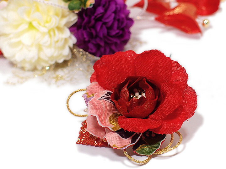 【楽天スーパーSALE 20％OFF】髪飾り コーム かんざし 簪 振袖 成人式 ヘッドドレス ちりめん 花飾り 房 髪留め 赤 日本製 着物 和装 洋装 袴 訪問着 結婚式 パーティ フォーマル W68 307-218 t917　Si