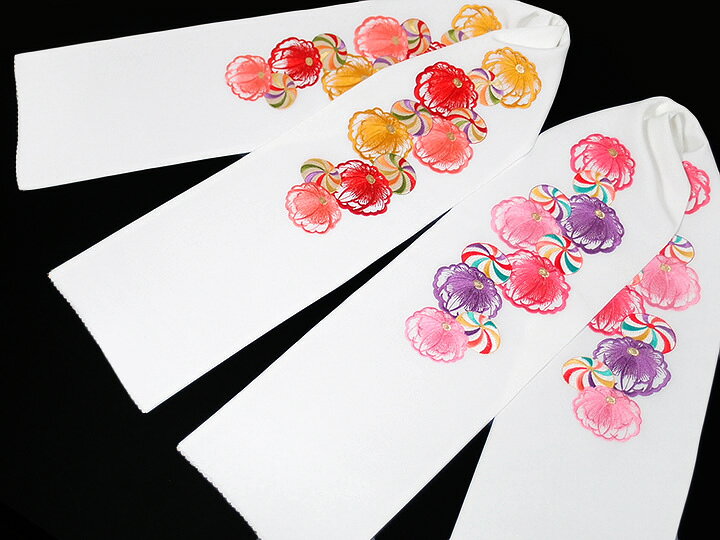ロマン着物みやがわの半襟 刺繍 半衿 振袖 成人式 万寿菊 毬 花 古典柄 日本製 白地 紫 桃 水色 赤 金 黒 青 クリーム レディース 卒業式 袴姿 フォーマル シルエリー 送料無料 Ko22 t729　Si｜アングル2