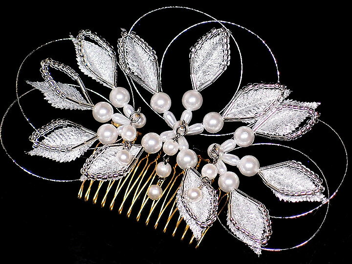 髪飾り コーム かんざし 簪 振袖 成人式 ヘッドドレス キラキラ 揺れる 髪留め パール 銀 日本製 ウエディング 着物 和装 洋装 袴 黒留 訪問着 結婚式 パーティ フォーマル 銀 17440 t832　Si