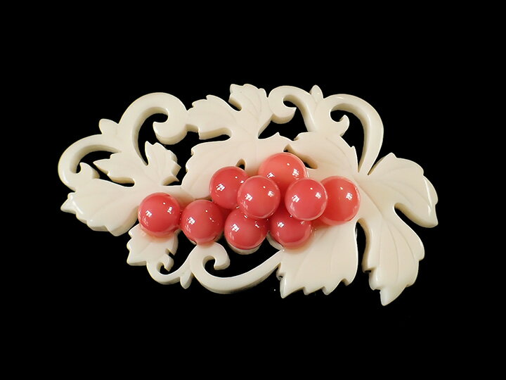 帯留 天然石 珊瑚風練玉 7mm玉 葡萄 四分紐まで カジュアル おでかけ アクリル 象牙風 オフホワイト W58 T18-038Z r848