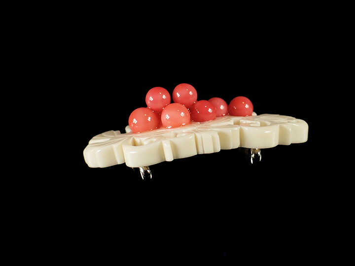 帯留 天然石 珊瑚風練玉 7mm玉 葡萄 四分紐まで カジュアル おでかけ アクリル 象牙風 オフホワイト W58 T18-038Z r848