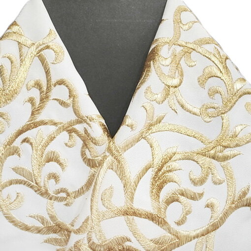 色 白地に金色の柄 寸法 長さ：114cm 幅：16．5cm 素材 生地：ポリエステル100％ 刺繍糸：レーヨン100％（金属糸使用の場合あり） 日本製　Silelly シルエリー　新・合・繊 お知らせ 土・日・祝日はお休みをいただいており...