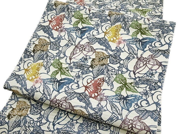 お知らせ 現品限りのお品です。 寸法 全長（お太鼓裏含まず）：385cm（1丈0尺1寸6分） 生地幅：35．3cm（9寸3分） 素　材織　元染　元 正絹　五泉織物　江口　夏塩瀬　絽　日本の絹 手染め江戸紅型 状態 呉服問屋で仕入れました新品・未仕立てのキレイなお品です。 色 オフホワイト・落ち着いた藍色・渋い紫・カラシ色 桜色・落ち着いた茜色・若竹色 画像1・5が実際に近いお色です。 着用時期 6月～9月 ◇ここでは一般的な着用時期を記載しておりますが、 近年暑い日も多く、残暑も厳しい日が長くなっていますので、 プライベートでお召になる際には、しきたりにこだわらず 気候に合わせて衣替えをされても問題ありません。 参考着用年代 30代～60代以上 着用シーン お茶・お花のお稽古、お買いものやお食事会、 趣味の集まりなどのカジュアルなお出かけにお召しいただけます。 お知らせ 土・日・祝日はお休みをいただいておりますので、 当店からのご連絡は、翌営業日となりますことをご了承ください。 商品説明 お値段はそのままで、反物での発送も可能です。 透け感の涼やかな五泉織物「江口」の夏塩瀬の帯地に、 美しいお色使いにより江戸紅型染めにて仕上げられた蝶々に小花が 上品でお洒落な印象の染九寸名古屋帯です。 上質でしなやかな涼感漂う絽の五泉織物の生地に、美しい凛としたお色で 職人さんの手によって丁寧に手染めによって染め出された動きのある 蝶々や小花が、上品さの中に落ち着いた華やかさを添えています。 江戸紅型独特の落ち着いたお色使いでくっきりとした輪郭で染め出された柄行は、 涼感と洒落感漂い、夏帯の中でも人気の高いお品です。 またお太鼓裏になる部分には、細やかに単色にて笹や楓などが染め上げられ 大変手の込んだ仕上がりです。（画像6参照） 夏塩瀬の帯は、単衣から盛夏のお着物まで合わせられますので、 夏のお着物に心強いアイテムです！ また、塩瀬の染め帯は、紬などの織のお着物はもちろん、染めのお着物にも 締めることができますので、コーディネイトの幅も広く、 締めやすく着くずれにくく、大変重宝なお品です。 これからの季節、五泉夏塩瀬の上質な質感と、江戸紅型の風情ある 染の仕上がりを、是非お手元にてお楽しみください。着物通販　ロマン着物みやがわ　 夏 名古屋帯 手染め 江戸紅型 夏塩瀬 染帯 蝶 e493 【お仕立てとパールトーンをご希望の方はこちらからご購入ください】 仕立て 開き仕立て パールトーン加工