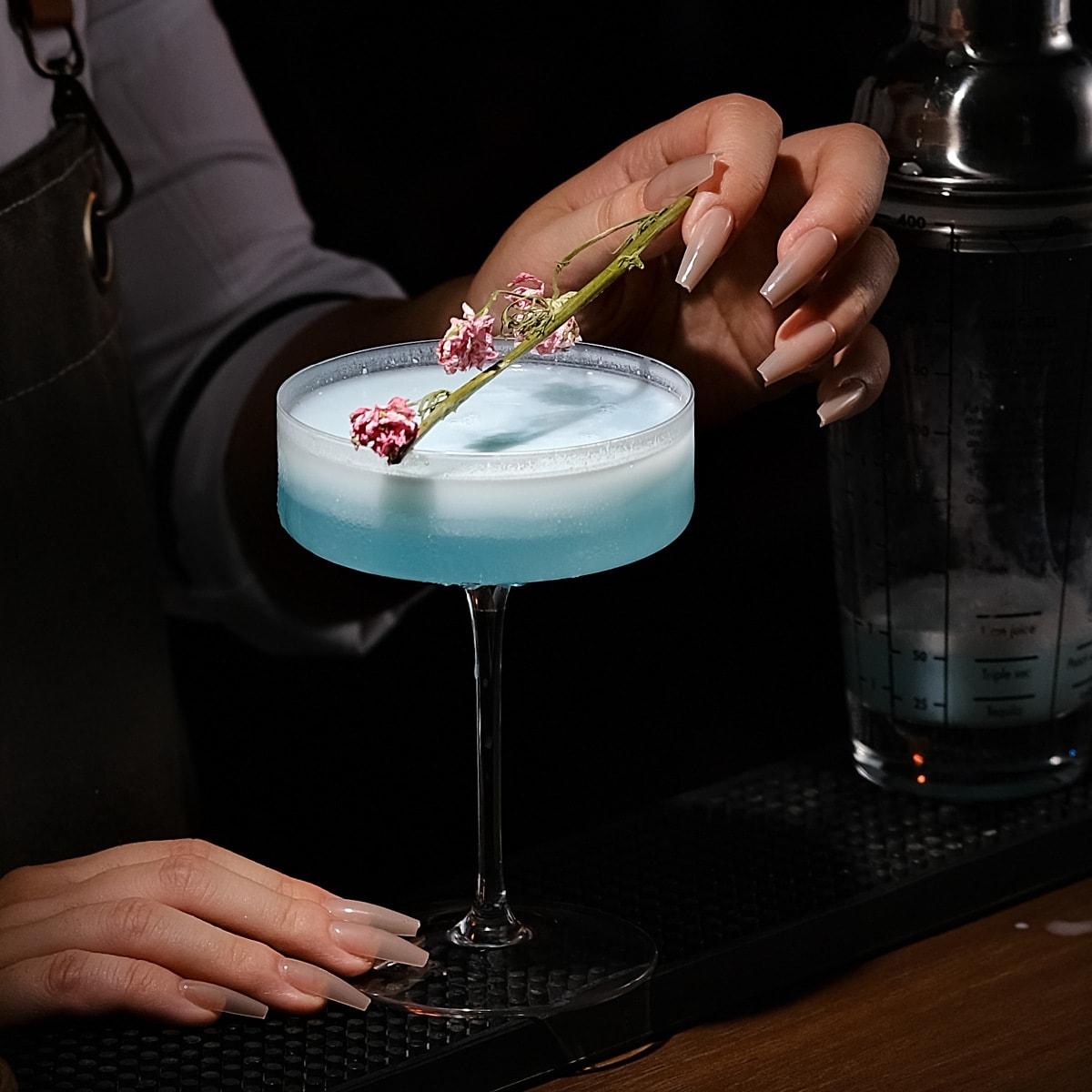 ゴールドルーフショップのカクテルグラス クープグラス シャンパングラス おしゃれ 酒器 足高 槌目調 デザートカップ ホームバー パーティー 宅飲み ガラス製 ギフト 160ml｜アングル3