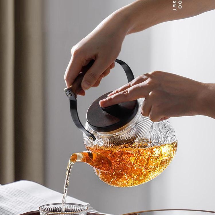 ティーポット ガラス製ポット ポット ガラス急須 電気コンロ対応 茶こし付き 紅茶ポット 耐熱ガラス 蓋付き 透明 木製持ち手 ジャンピング 直火可 花茶 フルーツティー 1000ml room75c-10009357 Room75c サンプル画像3