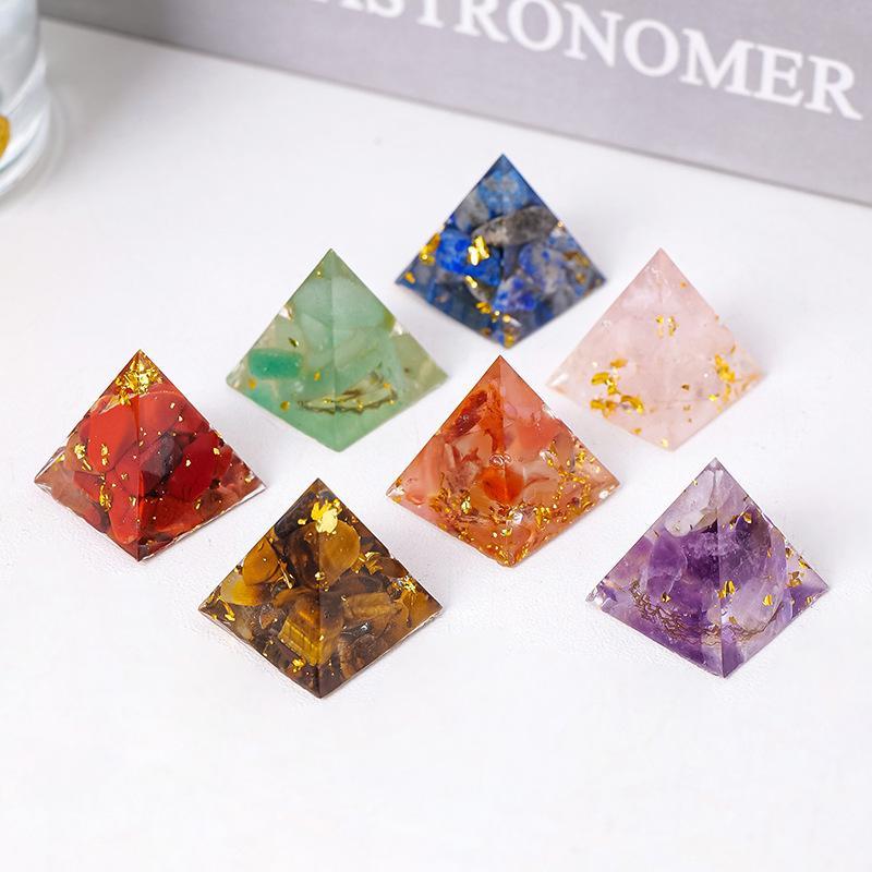 置物 オブジェ 水晶さざれ石 樹脂 金字塔 インテリア 雑貨 現代 ?? 紫水晶 東陵玉 ローズクォーツ 瑪瑙..