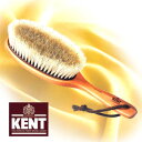 KENT　FINEST　CLOTHESBRUSH　Medium SIZE ケント　洋服ブラシ　KNC3422 ＜静電気除去繊維混毛＞ ROYAL　WARRANT　王室御用達証について G.B.ケント社は、1955年にエリザベス女王2世によって英国王室御用達メーカーに認定されました。 王室御用達証を授けられたケント社はその製品やパッケージ、便箋、社用車等に王室の紋章を控えめながらつける事が許されています。 高級な天然素材と最高の精毛・植毛技術はケントの原点。 G.B.ケント社は創業以来、225年以上もブラシのトップブランドとしての世界的地位を保ち続けています。 このKNC-3422は見た目もやわらかな、選りすぐりの白馬毛を使用。 カシミヤの柔らかさ、上質ウールのしなやかさ、 高級素材が出す風合いを長く美しく保つために・・・。 しなやかな毛先と弾力性の富んだコシをもつ白馬毛に、 ハイテクノロジー素材、静電気除去繊維を混毛しています。 静電気を帯びた、カシミヤやウールなど、 お気に入りの洋服の取れにくいホコリや花粉をしっかり落とします。 サイズ W71×L274×D56mm 重量 131g 材質 本体：天然木＜チェリーウッド＞ 植毛台：ABS樹脂 毛：天然毛(白馬毛)＋銅イオン含浸アクリル繊維(耐熱温度80度) ヒモ：アクリル繊維 広告文責 株式会社ルーマニア/03-5876-8031