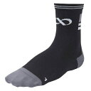 R×L SOCKS アールエルソックス　550R　TBK-550R　1013ブラック／グレー 滑り止め搭載　高耐久性モデル フット部の締め付けを緩め、より長時間の使用に最適。練習シーンなどハードに使える1足。 【 コンセプト 】 “R×Lバイクソックス”を世に拡げたともいえる耐久性重視型のレーシングバイクソックスTBK-500Rの後継モデル『550R』。がっちりフィットするレーシング薄地モデル「TBK-300R」を始め、甲部にパイルクッションを採用しダイヤル式シューレースなどの当たりを軽減する「Bプロテクション」など、様々なタイプのユーザーに対応したラインアップを展開しています。今回この「550R」は、旧モデルより履き口やアーチサポートの締め付けを軽減。R×L特許技術「左右別立体製法」による圧倒的なフィット感とズレにくさを持ちながら“快適性”を両立させました。また、旧モデルと同様 耐久性重視型のモデルになります。 【 使用シーン 】 ・練習からレース、エントリー層まで幅広くお勧します。 【 機能 】 ・R×L左右別立体製法によるズレにくい圧倒的なフィット感 ・長時間・長距離ライド中に気になる履き口や足首の締め付けを軽減 ・300Rに比べ厚く、耐久性も強化 ・つま先上の縫い目をなくす自動リンキング編みを採用 形状 ・超立体製法、ラウンドタイプ、滑り止め有 対象競技 ・ロードバイク ⇒主にアスファルトやトラックを走る自転車に最適 素材 ・ナイロン、ポリエステル、ポリウレタン 生産国 日本 広告文責 株式会社ルーマニア/03-5876-8031 【R×L SOCKS】