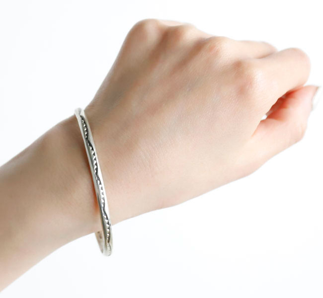 indian jewelry インディアンジュエリー ナバホ シルバー925B バングル スタンプワ...