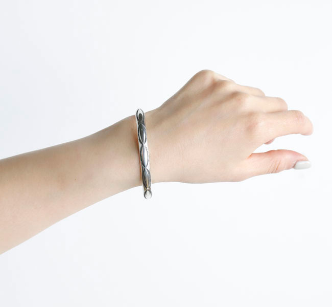 樂天商城 - indian jewelry インディアンジュエリー Elaine Tahe イレーヌ・タヒ ナバホ シルバー925 バングル
