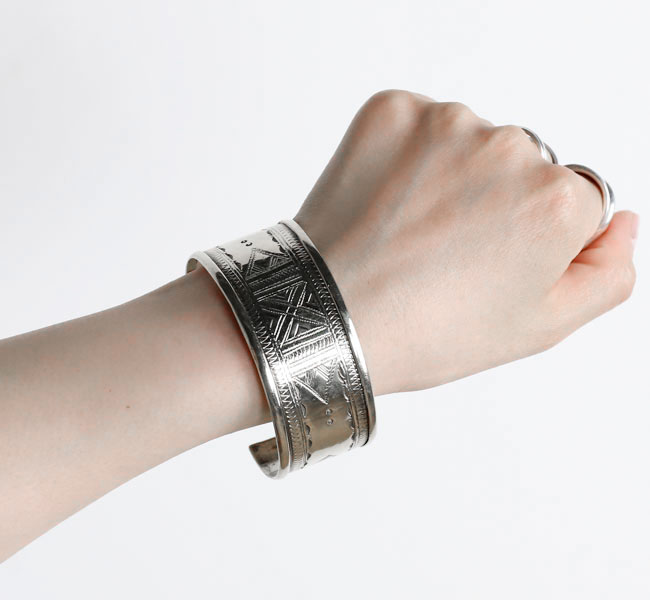 Rakuten - TUAREG JEWELRY トゥアレグニッケルブレスレット H3cm バングル