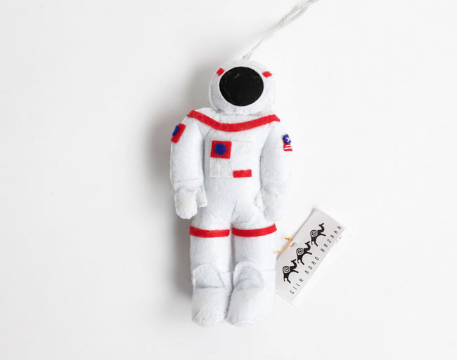 Rakuten - SILK ROAD BAZAAR シルクロードバザー フェルトオーナメント NASA ASTRONAUT ナサ 宇宙飛行士