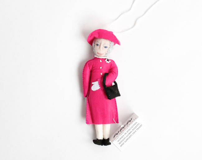 Rakuten - SILK ROAD BAZAAR シルクロードバザー フェルトオーナメント Queen Elizabeth-Magenta Dress エリザベス女王
