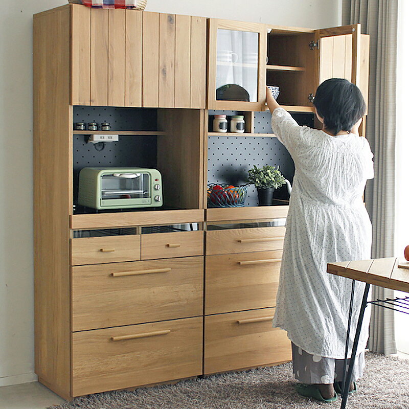 Room nextのクーポン祭り開催中！商品名： OT70DB 食器棚 幅 70cm ダイニングボードカラー： ナチュラルオーク ブラウンサイズ： 幅70×奥行46.5×高さ180cmレンジ台 完成品 キッチン収納 カップボード キッチンボード オーク無垢材｜アングル3