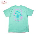 商品情報商品名Tシャツ Pancake素材コットン100%カラーLight GreenサイズS(着丈66cm,身幅49cm,肩幅44cm,袖丈19cm)M(着丈70cm,身幅52cm,肩幅47cm,袖丈20cmL(着丈74cm,身幅55cm,肩幅50cm,袖丈22cm)XL(着丈78cm,身幅58cm,肩幅53cm,袖丈24cm)ブランド説明アメリカ西海岸の料理人仲間が集まり話しました。そもそも僕らが普段キッチンで着用しているシェフパンツは　機能的で動きやすいし快適だ！でも料理をクリエイトするときに、もっとカッコいいウェアは無いかと？その彼らの要望を満たす為に生れたのがCookman wearです。Cookman Chef Pantsは、そのデザイン及び機能性の高さから彼らがキッチンで創作活動をする時のみならず、Off Dutyの場面でも好んで使用され、One mile wearとして完全にその地位を確立することになりました。Cookman wearは手ごろな価格とそのデザインの豊富さから、今では料理人の特別なアイテムではなく、年齢や性別を選ばないNo Gender and Age gapなアイテムとして多くの人たちから支持されることになりました。注意書きモニター発色の具合により色合いが異なる場合がございます。実店舗との兼ね合いにより、在庫切れの可能がございますことを予めご了承ください。【公式・正規取扱】クックマン COOKMAN Tシャツ Pancake Light Green 231-31089 メンズ レディース ユニセックス 男女兼用 送料無料 クックマン COOKMAN Tシャツ Pancake Light Green 231-31089 アメリカ西海岸の料理人仲間が集まり話しました。「僕らが普段キッチンで着用しているシェフパンツは機能的で動きやすいし快適だ！」「でも料理をクリエイトするときもっとカッコいいウエアーは無いか？」そんな彼らの要望を満たす為に生れたのがCookman wearです。その後Cookman wearは、デザイン及び機能性の高さから彼らがキッチンで創作活動をする時のみならず、Off Dutyの場面でも好んで使用され、one mile wearとしての地位が確立。手ごろな価格とデザインの豊富さから、今では料理人の特別なアイテムではなく、年齢や性別を選ばないNo Gender and Age gapなアイテムとして多くの人たちから支持されています。-COOKMAN公式通販サイト-ROOM ONLINE STOREはCOOKMANの正規取扱店です。安心してお買い物をお楽しみください。-COOKMANの商品が豊富な品揃え-COOKMANのその他の商品はこちら>-ご利用案内-お支払方法や送料はこちらへ> 2