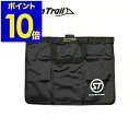 ▼ インテリアショップ roomy garden （ ルーミーガーデン ）からのコメント ■ STREAM TRAIL SOFT CASE-L SOFT CASE は インナーバッグ としてはもちろん、 サブバッグ として単体でも持ち歩くことができるように ハンドル や カラビ ナが付いています。底と側面は 防水 シーム加工 を施していますので スポーツ ジムなどで濡れてしまったり、汚れてしまった物を持ち帰るときなども便利です。 SOFT CASE-Lは旅行時にシャツなどを入れたりするのに便利なサイズです。 また、ハンドルが付いているので単体で サブバッグ としても使用できます STREAM TRAILは防水性と耐久性を高めるため、ポケットやパーティションを極力少なくする構造になっています。 そこで インナーケース に収容物を小分けにして Bag in Bag することにより、さらに快適な使い方ができるようになります。 また、収納したい物をカテゴリーごとにそれぞれのケースへ分けて納めておけば、必要に応じてそれぞれのバッグへの 移し替えが容易に行えるようになります。 GFC7503-00028-0STREAM TRAIL SOFT CASE-L ］ SOFT CASE-L SOFT CASEはインナーバッグとしてはもちろん、サブバッグとして単体でも持ち歩くことができるようにハンドルやカラビナが付いています。底と側面は防水シーム加工を施していますので スポーツジムなどで濡れてしまったり、汚れてしまった物を持ち帰るときなども便利です。 SOFT CASE-Lは旅行時にシャツなどを入れたりするのに便利なサイズです。 また、ハンドルが付いているので単体でサブバッグとしても使用できます STREAM TRAILは防水性と耐久性を高めるため、ポケットやパーティションを極力少なくする構造になっています。 そこでインナーケースに収容物を小分けにしてBag in Bagすることにより、さらに快適な使い方ができるようになります。 また、収納したい物をカテゴリーごとにそれぞれのケースへ分けて納めておけば、必要に応じてそれぞれのバッグへの 移し替えが容易に行えるようになります。 ○その他のINNER CASEシリーズ ■NUDE CASE ・視認性が高いインナーバックです。開口部をロールダウンする事で内部への水の浸入を防ぐことが出来ます。 ■MESH INNER ・メッシュ製のインナーバックです。容易に中身の確認ができ、通気性と多少のクッション性も備えています。 &emsp;※画像クリックで拡大 &emsp;※画像クリックで拡大 &emsp;※画像クリックで拡大［ STREAM TRAIL SOFT CASE-L］アイテムサイズサイズ幅高さFREE40cm30cm