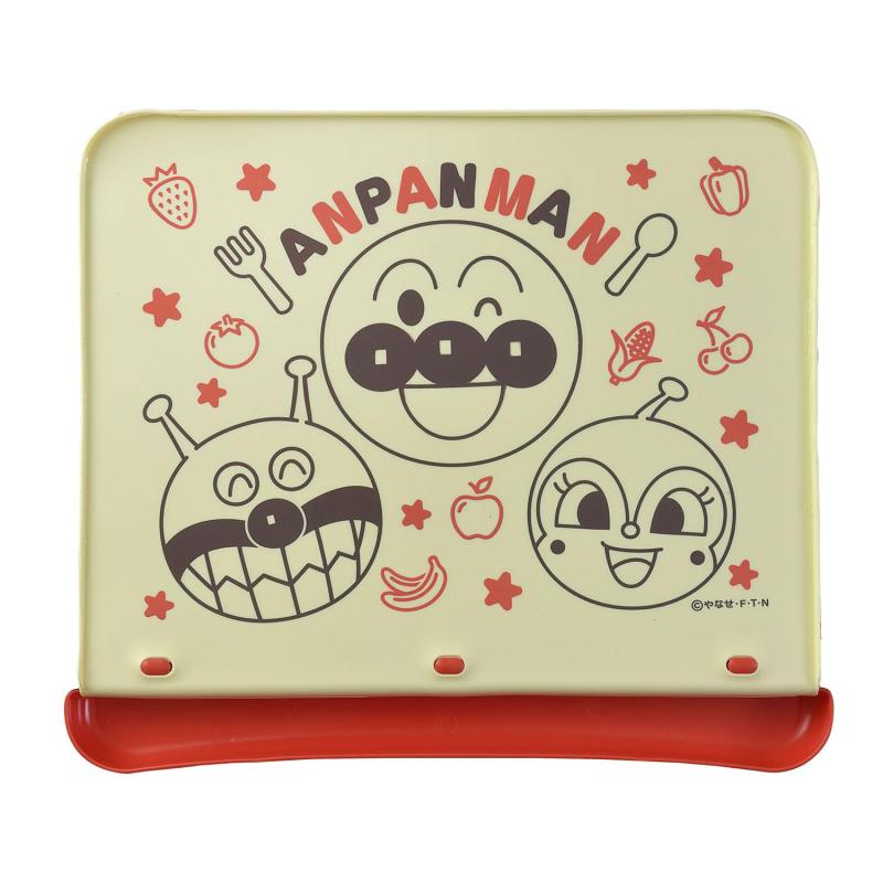 レック アンパンマン ポケット付き シリコーン ランチョンマット/食べこぼし キャッチ/液こぼしも防ぐフチ付き /お皿が滑りにくいシリコーン製のマットです。フチ付きのため液体の広がりを防ぎます。取り外し可能で洗いやすいプラスチック製のポケット付きです。食べこぼしをキャッチします。マットは丸めてポケットに収納できます。お子さまが大きくなったらポケットを外してご使用できます。対象年齢：9か月頃～