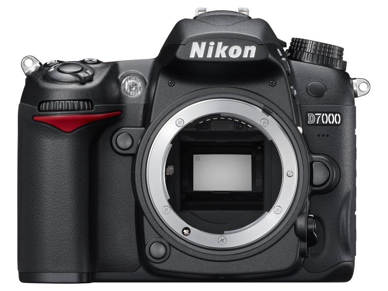 Nikon デジタル一眼レフカメラ D7000 �