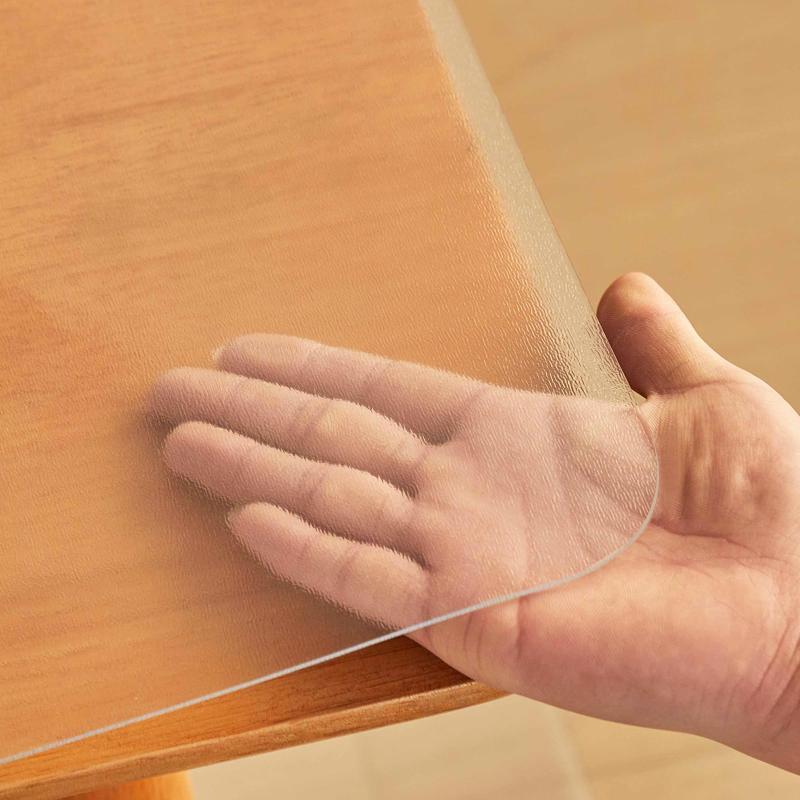 Hedoho テーブルクロス エンボス加工 透明 80x140cm 厚さ2mm PVC製 テーブルマット 長方形 気泡なし デスクマット 矩形 防水 汚れ防止 (エンボス 2mm, 80*140cm)テーブルクロス エンボス加工 気泡なし：光沢のある面を上にして，エンボス加工 下，気泡なし，特に大理石やガラスで作られたテーブルで、 あらゆる材質に適したテーブルテーブルマット エンボス：PVC テーブルクロス 透明 80x140cm，厚さ2mm。角丸デザイン、腕を傷つけない。テーブルをダメージから守るテーブルクロス エンボス PVC 多機能：適用対象 テーブルクロス、テーブルマット、床保護マット、チェアーマット、ダイニングマット、デスクマット、 冷蔵庫 マットPVC 製 テーブルマット クリア エンボス加工 清潔簡単: プラスチック臭が少ない，防水、防油、お手入れしやすいHedoho 透明 マット 工場店：当社はPVCマットの製造を専門としています。PVC材料の収縮により、したがって、私たちが生産するサイズは、あなたが購入するサイズよりも0.5〜2cm大きい、縮みを防ぐ