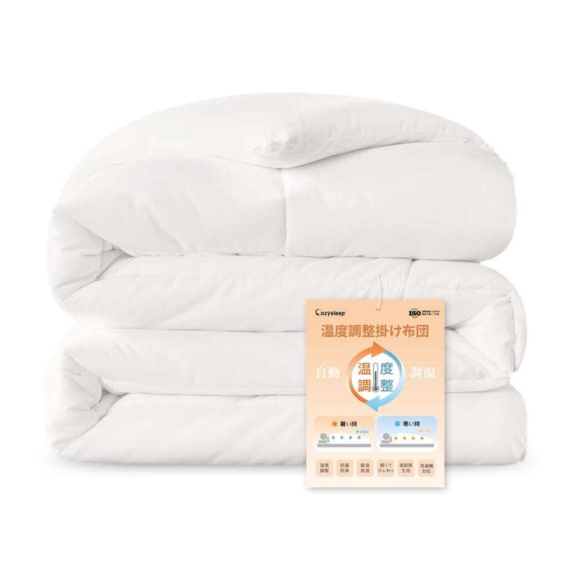 CozySleep 掛け布団 シングル 温度調整 掛けふとん 抗菌防臭 防ダニ オールシーズン 吸放湿性 通気性 洗える かけ布団 ホワイト【仕様】●サイズ :約150×210cm（シングル） ● 製品重量 : 約1.9kg ●カラー : ホワイト ●素材：側地 ポリエステル 100% 充填物 再生繊維(温度調整わた)30％、マイクロファイバー綿70％（充填量1.2kg）● 取り付け用ループ8ヶ所付き【温度調整掛け布団、年中快適】オールシーズン快適だから、毎日くっすり眠れる「暑い時は涼しく、寒い時は暖かく」を実現。寝床内の温度を一定に保つことで、寝返りの回数を軽減し、眠りの質を高めます。温度調整の秘密：「温度調整わた」を使用。繊維に含まれる PCM マイクロカプセルが素早く熱を吸収・放出し、布団の中の温度を一定に保ちます。体温が上がった時は液体化して熱を吸収し、体温が下がった時は固体化して熱を放出します。【優れた吸放湿性でさらっと快適】調温機能に加え、湿気をコントロールする優れた吸放湿性を備えています。寝汗をかいてもムレにくく、さらっとした快適な寝心地を提供します。調温機能と吸放湿性の両方を兼ね備えることで、オールシーズン快適にご利用いただけます。1 年中使用できるため、収納の手間が省けます。【心地よい肌触り】ピーチスキン加工を表生地に施し、柔らかく滑らかな肌触りにしています。さらに、ふわふわで羽毛のような触感のマイクロファイバー綿を採用しています。繊維の中は空洞になっているため、暖かい空気を含みやすく、保温性が高いのでムレにくく快適です。【身体にフィットするキルト形状】身体のラインに沿った曲線形状のキルティングを採用しています。冷気の侵入を防ぎ、熱の逃げを抑えるため、寒い夜も快適に過ごせます。【快眠は清潔さから】抗菌防臭加工で、いつでも快適な環境を提供します。側生地には抗菌・防臭加工を施しています。発汗や皮脂の付着による不快な臭いの発生を防ぎ、清潔さを長く持続させます。お子様やアレルギー体質の方にも安心してお使いいただけます。さらに、側生地には高密度加工処理も施しているため、ダニやハウスダストが通りにくく、より安心です。洗濯機で丸洗い可能です。汗や皮脂の汚れ、気になる臭いも、洗濯機で丸洗いすることで除去できるため、いつでも清潔に保てます（ネットをご使用の上、洗濯表示に従って洗濯してください）