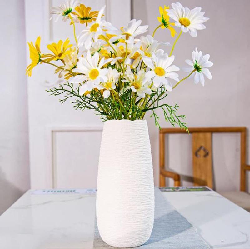 かびん フラワーベース ホワイト白 セラミック 陶器 花瓶 北欧 花瓶 フラワーポット花器 ホワイト北欧陶器 アンティーク風 大サイズ:高さ：22.5cm、口径:7cm、幅:9.5cm材質:陶器色：ホワイト、ブラック制作・梱包には細心の注意をしております。北欧風の花瓶は、さまざまなインテリアの家にぴったりです。さまざまな花に適しています。