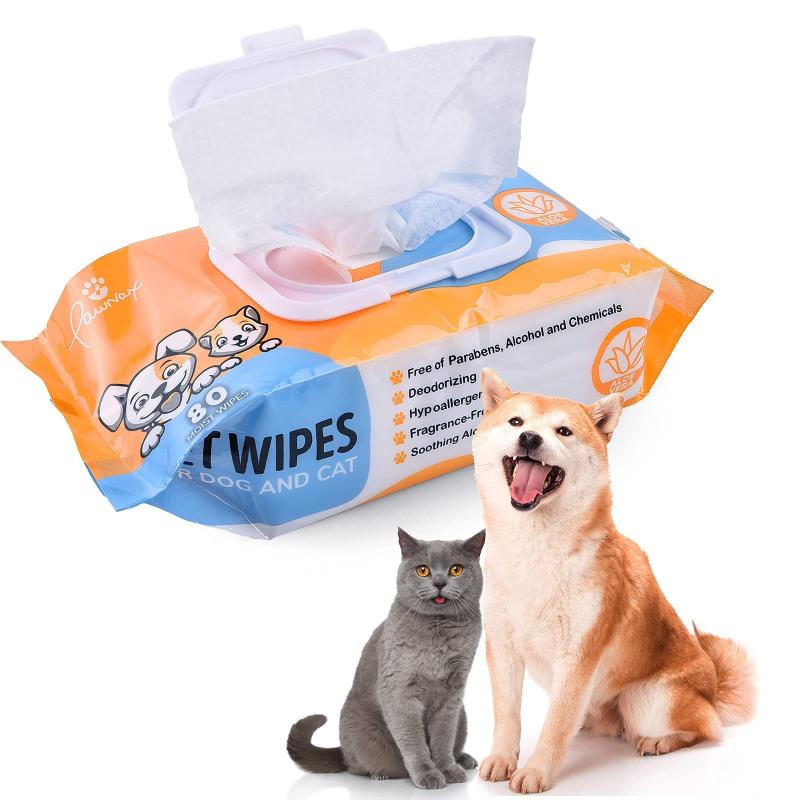 PAWNAX ペットウェットティッシュ 特大 20×25cm 厚手 犬 猫 全身清潔 ノンアルコール 無香料 80枚入🐾【厚手で大判】：Pawnaxペットウェットティッシュは使いやすいために、厚めの生地を選び、1枚あたり20×25cmでできております。破れにくくて、優れた弾力を持ちながら、たっぷり水分を保ちます。🐾【なめても安心】：Pawnaxペットウェットティッシュはノンアルコール、パラベンフリー、純水99%、無香料タイプです。天然アロエエキス、カミツレエキス、ビタミンEが含まれて、すべて天然成分で、なめられても心配ないです。🐾【優れたクリーニング効果】：よく床に転がり、爪を舐めるペットは、清潔を保つことが大事です。強い清潔力をお持ちのPAWNAXペットウェットティッシュは、ペットの爪、目の周り、口の周り、おしり、体とよく気になるニオイをすっきり拭き取ります。毛皮の清潔を維持できます。🐾【天然成分、保湿】：すべて天然成分を使用して、ペットのお肌にやさしい弱酸性、99％水でできており、刺激性が低い。拭いた後の被毛や皮膚を保湿の効果あります。🐾【取り出しやすい】：硬い蓋のデザインによって、片手で簡単に開閉できます、何度も開けても、しっかり閉めて、貼り付けないことがありません。ダブル保湿のデザインにより、PAWNAXペットウェットティッシュの湿度を維持して、最後の一枚まで清潔力を保てます。🐾【内容量】80枚×1個【拭きシートサイズ】約200mm×250mm【パッケージサイズ】約29cm×10cm×8.5cm【重さ】 約560g/パック