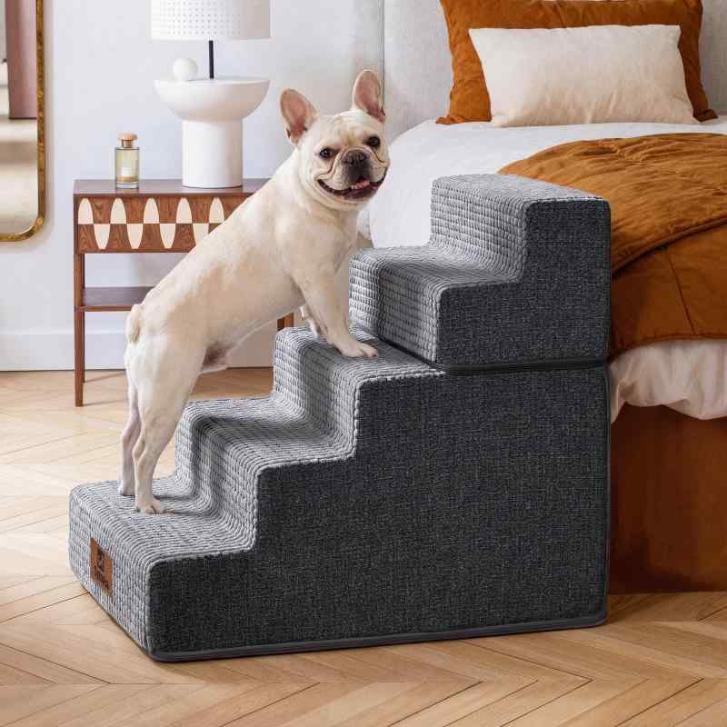 Sytopia ペット階段 5段スロープタイプ 犬階段 犬用ステップ 小型犬・猫対応 滑り止め底面 高密度スポンジ カバー洗える 簡単組立 高ベッド・車に最適 (グレー 約40×76×57cm)🐾【抜群の耐荷重・安定したサポート】本製品は30D高密度スポンジを芯材に採用し、緻密でへたりにくい構造です。小型犬から中型犬まで、繰り返しの昇降にもしっかり応え、長期間使用しても変形しにくい頑丈な設計です。🐾【3段・4段・5段から選べる】お使いの高さに合わせてお選びください。3段・4段（約40×52×38cm / 約40×60×45cm）はソファ・低めベッドに、5段スロープタイプ（約40×76×57cm）は高ベッド・車のトランクに最適です。🐾【カンタン組み立て・特別な工具は不要】真空圧縮包装でお届け。開封後、簡単にサッと組み立てられます。特別な工具は一切必要ありません。組み立て後、約48時間でスポンジが完全に膨らみ、最高のサポート力を発揮します。"🐾【滑り止め底面＆ダブル安全設計】底面に滑り止めゴムドットを全面配置し、フローリングやソファでもずれにくく固定。表面のコーデュロイ生地が肉球にグリップ力を与え、昇降時の横滑りを防ぎます。 "【高齢犬・関節ケア犬にやさしい】緩やかな角度と弾力のある踏み面が、膝や股関節への衝撃を吸収・軽減。シニア犬や関節炎、術後リハビリ中のペットに特におすすめです。