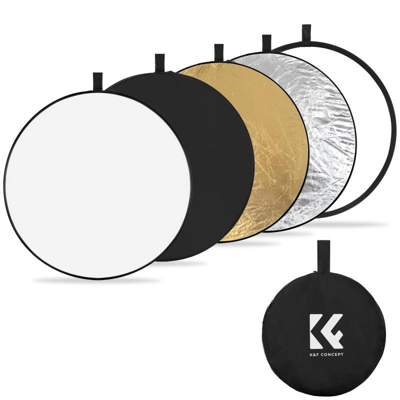 K&amp;F CONCEPT レフ板 撮影用 反射板 110cm 5in1 折り畳み式 LE03【1枚で5つの光線効果を実現】 K&amp;F CONCEPT 撮影用レフ板には、ゴールド、シルバー、ホワイト、ブラックと半透明のカバーとディフューザーが配置され、あなたの撮影に異なる光線効果を提供します。【折り畳み式、収納楽々】5秒だけで折りたため、女の子一人も折り畳み可能、使い勝手です。【持ち運び便利】収納後は約39cmで、わずか1本の水の重さに当たります。収納ポーチ付き、旅行や屋外撮影の時に持ち運び便利です。【高品質で耐久性が高い】リフレクターは良質の生地を採用し、金銀の生地が退色しにくいです。ファスナーは滑らかで、使いやすいです。【ご注意】5in1リフレクターは、単なる5つのフレクターではなく、4色のコーティングに半透明パネルで構成されています。
