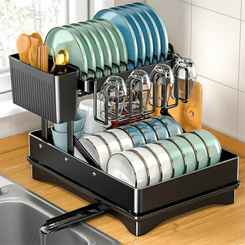 2段の大容量カトラリー水切りラック：上段には皿とソーサー、下段にはボウルやカップなどを収納できます。食器やカトラリーを分類して収納でき、キッチンがすっきりします。多仕切りの水切りラック：鍋蓋やまな板用のまな板ホルダー、スプーンや箸、フォーク...