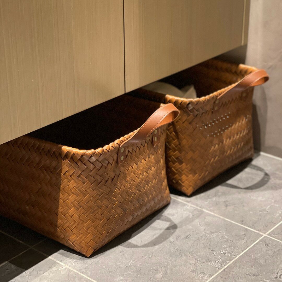 籐編みのレトロな収納ケースです、籐編みのバスケットは高級感があります、籐製のお菓子収納かごです、..