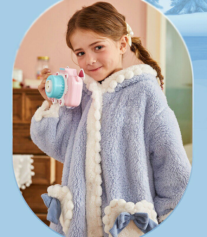ルーツの子供服 バスローブ キッズ フランネル パジャマ 女の子 ロングガウン フード付き ルームウェア 秋冬用 着る毛布 寝巻き フード タオル生地 柔らか 厚手 保温 防寒 可愛い 長袖 ナイトウェア あったか ふわふわ もこもこ 出産祝い 部屋着｜アングル3
