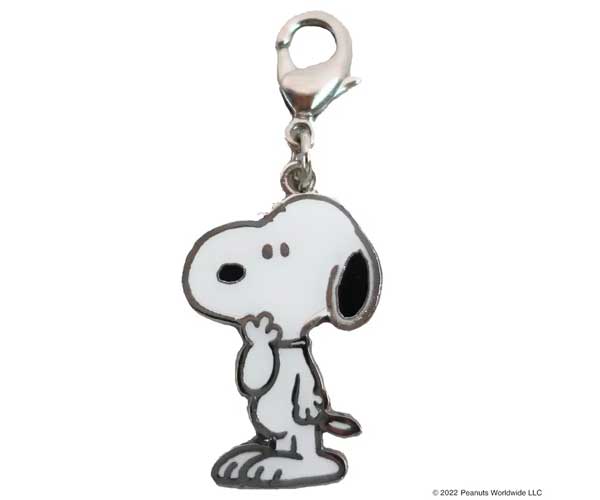 PEANUTS スヌーピーのメタルチャーム♪ ポーチのファスナーや、自転車の鍵などに！ サイズ：約H75×W35×D3×mm 材質：亜鉛合金 対象年令：12才以上 ネコポス対象品（ポスト投函にてお届けいたします） *厚さが3cmまでの商品 *宅配便をご希望の場合には、宅配便送料に訂正させていただきます。 *ラッピング希望の際は、宅配便送料に訂正させていただきます。　♥ S p e c ♥ カラー ◎考え中 材質・素材 ◎亜鉛合金 原産国 ◎中国 サイズ ◎約H75×W35×D3×mm 対象年令 ◎12才以上 &nbsp; &nbsp;