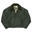 バブアー ジャケット メンズ スペイジャケット Sサイズ セージ MWX1212-SG51-S Barbour オイルドジャケット SPEY JACKET 防水 防風 耐久性 ━　( ブランド説明 )　━━━━━━━━━━━━━━━━━━━Barbour（バブアー）は、1894年創業、イギリスのアウトドア・ライフスタイルブランド。水夫の防水ジャケットから始まり、第一次、第二次世界大戦中には、イギリスの軍の防水服を提供しました。確かな機能性に定評があります。また、複数のイギリスの王侯貴族、1982年には、女王陛下よりイギリス王室御用達の栄誉を受けているブランドであることから、アウトドアのワイルド風合いを持ちながら、確かな機能性とどこか上品なデザインが特徴の老舗ブランドです。━　( 商品特徴 )　━━━━━━━━━━━━━━━━━━━━━フライフィッシング用に開発されたアーカイヴの「Spey Jacket」をベースに、アウトドアはもちろん都会的なスタイルでも、より幅広いシーンで活躍するよう着丈をやや長めに設定し、従来の機能性はそのまま忠実に再現したNew「Spey Jacket」です。特徴的な短めのシルエットはもともと下半身まで川に浸かった状態で行う、独特な釣り方のためにデザインとして考案されたもの。動作の妨げにならないラグランスリーブ、グローブをしたままの開閉も可能な大きなリング付ジップ、ダブルジップ＆スナップボタン付き比翼仕様、フラップ付きポケット、脇下のベンチレーション、右胸・左脇下のDリング、4箇所の内ポケット、雨風の侵入を防ぐ2重袖口のボタン付きギャザー等、ブランドならではの多彩な機能を搭載しています。襟にはコーデュロイが付き、裏地にはバブァータータンチェックコットンが採用されています。防水・防風・耐久性に優れているオイルドコットンは、においも少なく適度なオイル感で、時間をかけて自分の色へと変化させる楽しみが男心をくすぐるジャケットです。※ライナーは装着でき━　( 商品詳細 )　━━━━━━━━━━━━━━━━━━━━━型番：MWX1212-SG51-S、サイズ：Sサイズ:着丈58cm/身幅54cm/裄丈82cm、モニター発色により色合いが異なる場合がございます。本商品は並行輸入品のため、説明書等は英語表記のものが付属しております。本商品は大変好評のため、売れ違いになる可能性がございます。あらかじめご了承ください。※商品の入荷時期によっては掲載しています写真と仕様が異なる可能性がございます。 2