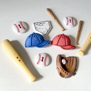 ボタン/モチーフ/デコパーツ約10～11個セット野球ボール、バット、ミット、帽子、ホームベースなど【輸入ボタン】ButtonsGaloreSportsCollectionBaseball(4065-BG)デコや飾りにおすすめです。スポーツ/ベースボール/キャップ