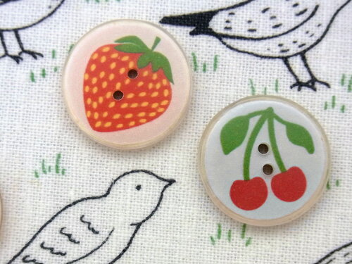 【ヨーロッパ製ボタン】いちご、さくらんぼ ボタン 20mm 1個単位での販売です。No.13206-20mm-JIM