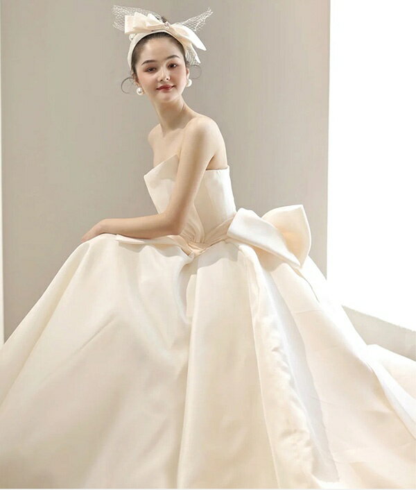 ウェディングドレス プリンセスドレス Aライン ファスナー ロング トレーン ノースリーブ 袖なし ベアトップ サテン 光沢感 シンプル 美しい ホワイトドレス ワンピース 花嫁 結婚式 二次会 披露宴 前撮り 後撮り 撮影用 フォトウェディング 小さい