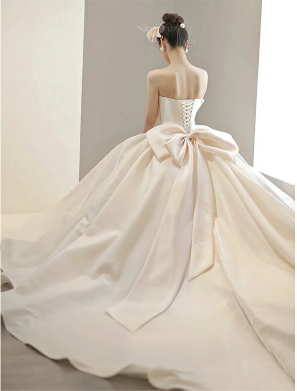 ウェディングドレス プリンセスドレス Aライン ファスナー ロング トレーン ノースリーブ 袖なし ベアトップ サテン 光沢感 シンプル 美しい ホワイトドレス ワンピース 花嫁 結婚式 二次会 披露宴 前撮り 後撮り 撮影用 フォトウェディング 小さい