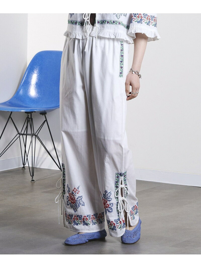 EMBROIDERY RIBBON PANTS ROSE BUD ローズバッド パンツ その他のパンツ ブラック ホワイト【先行予約】*【送料無料】[Rakuten Fashion]