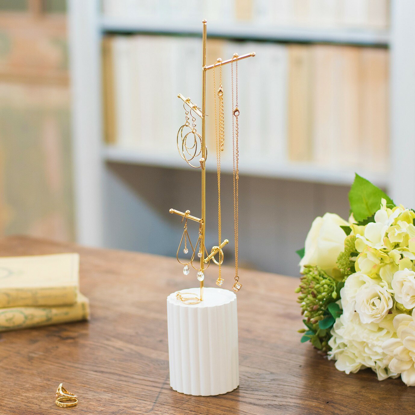 タイムセール アクセサリースタンド ディスプレイ インテリアゴールド ホワイト おしゃれ エレガント ネックレス 収納 見せる