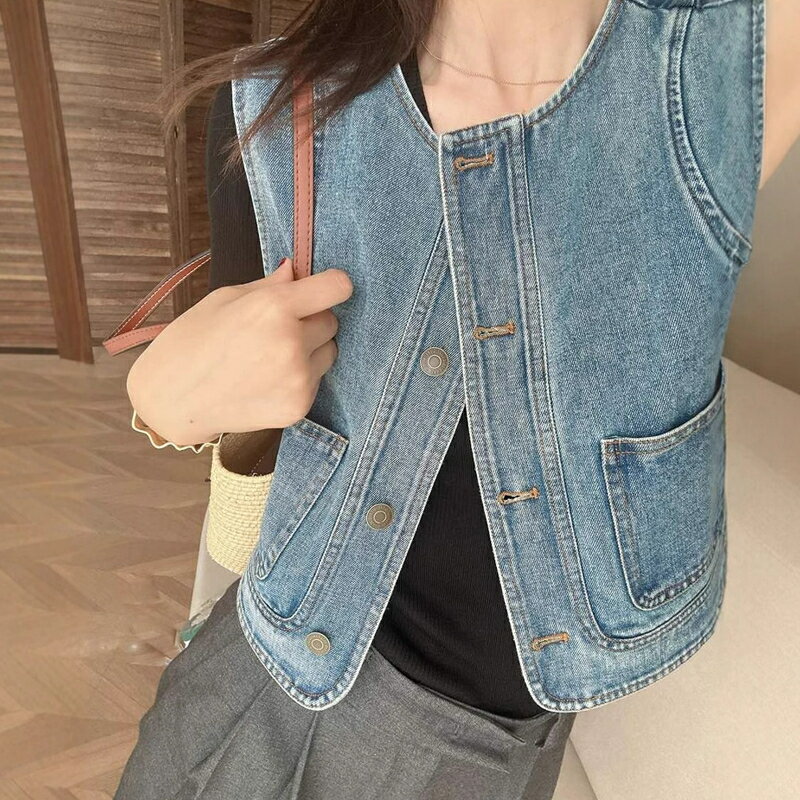 Rakuten - デニムベスト レディース 春 夏 秋 デニム ジレ ショート丈 ノーカラー ノースリーブ トップス 無地 ジーンズベスト 春秋 体型カバー ゆったり カジュアル デニムアウター 羽織 前開き シンプル 重ね着 レイヤード 体型カバー トレンド 着回し 20代 30代 40代