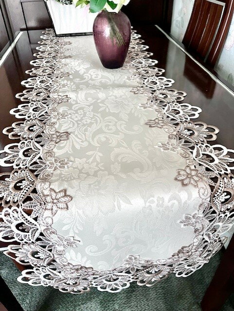 テーブルランナー　40X180cm テーブルコーディネート周りは総レース刺繍　再入荷