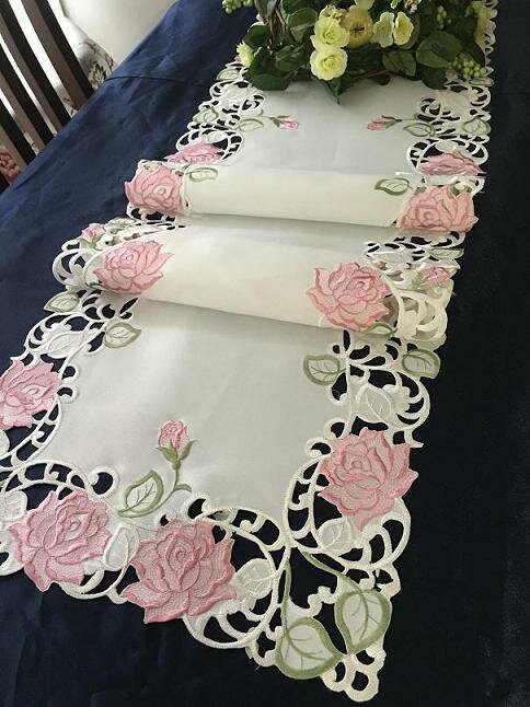 薔薇40X180cmカットワーク刺繍　テーブルランナー40X180cm ピンク色