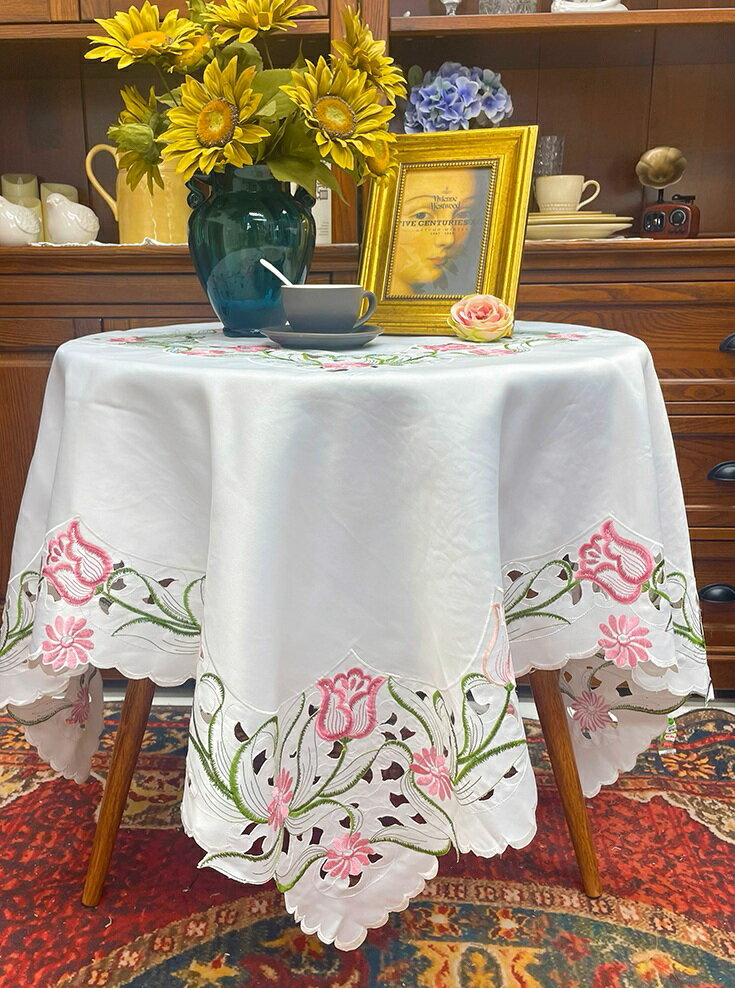 チューリップ刺繍　テーブルクロス　130X130cm　とても美しい
