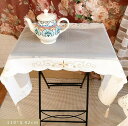 繊細な刺繍　優しい色合い　テーブ
