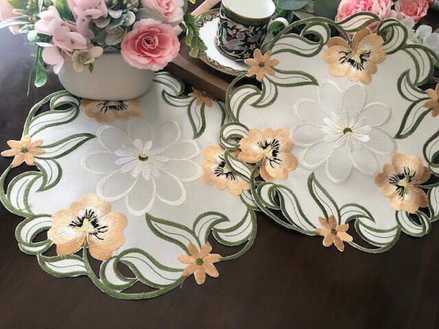 2枚セット コースター30cm　ビオラ花柄　テーブルコーディネートー