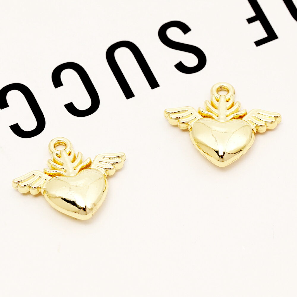 メタルハートチャーム ハート 羽付き 翼 天使 LOVE 愛情 かわいい メタルチャーム 約15×17mm（4ヶ）