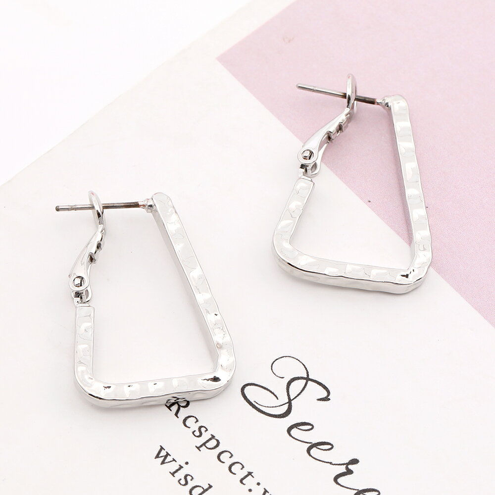 デザインフープピアス 三角形 19×27.5mm（2ヶ）