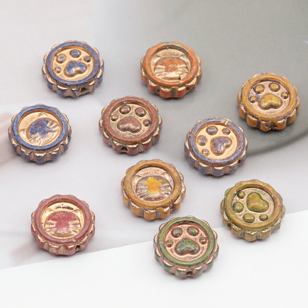 チェコ調ガラスビーズ 猫と肉球 コイン型 チェコガラス風 アンティーク風 カラーランダム 約15mm（8ヶ）