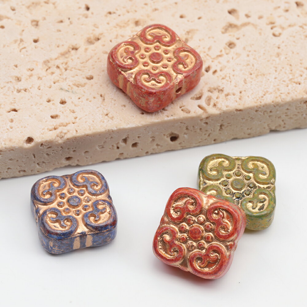 チェコ調ガラスビーズ 花模様 金色入り フラワー チェコガラス風 アンティーク風 カラーランダム 約13×13mm（6ヶ）