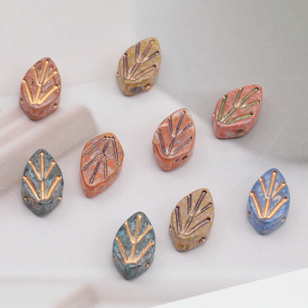 チェコ調ガラスビーズ 葉っぱ リーフ チェコガラス風 アンティーク風 カラーランダム 約7×11mm（15ヶ）